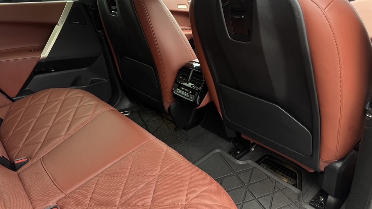 BMW iX photo 31
