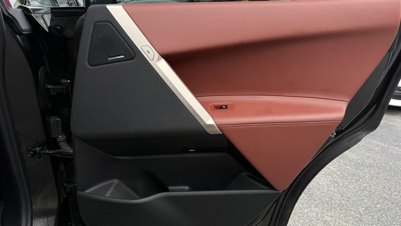 BMW iX photo 34