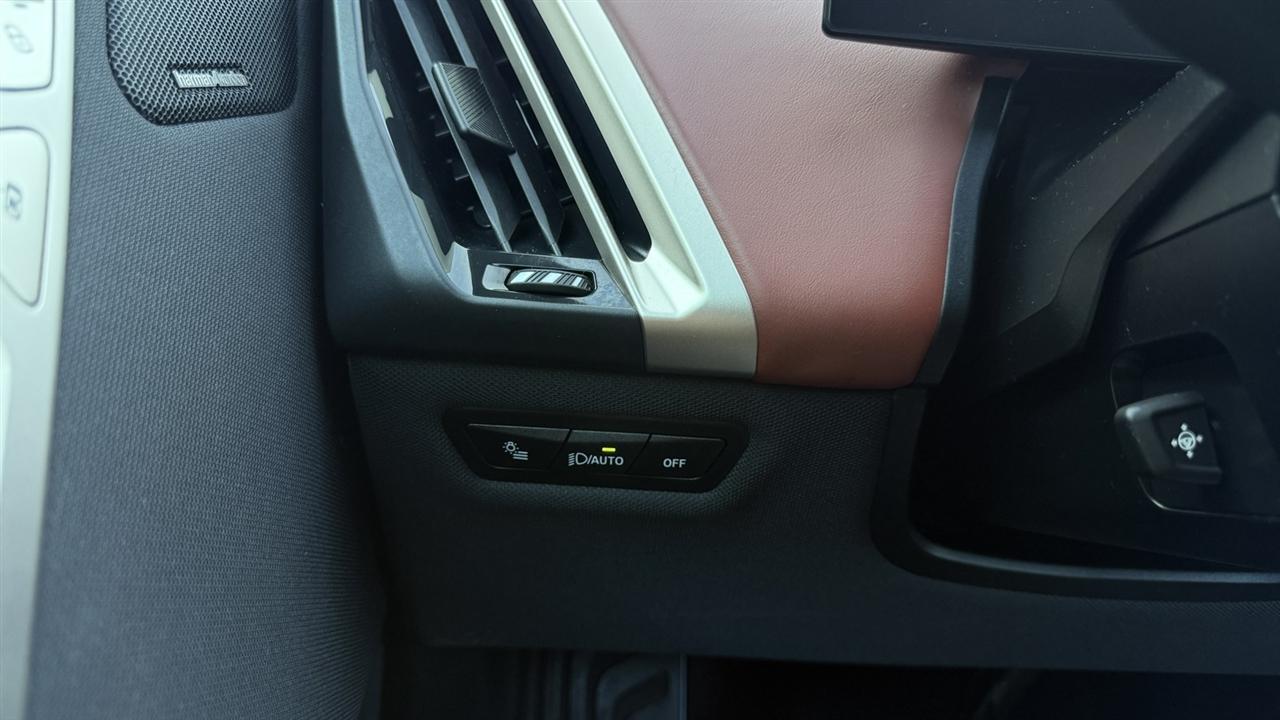 BMW iX photo 36
