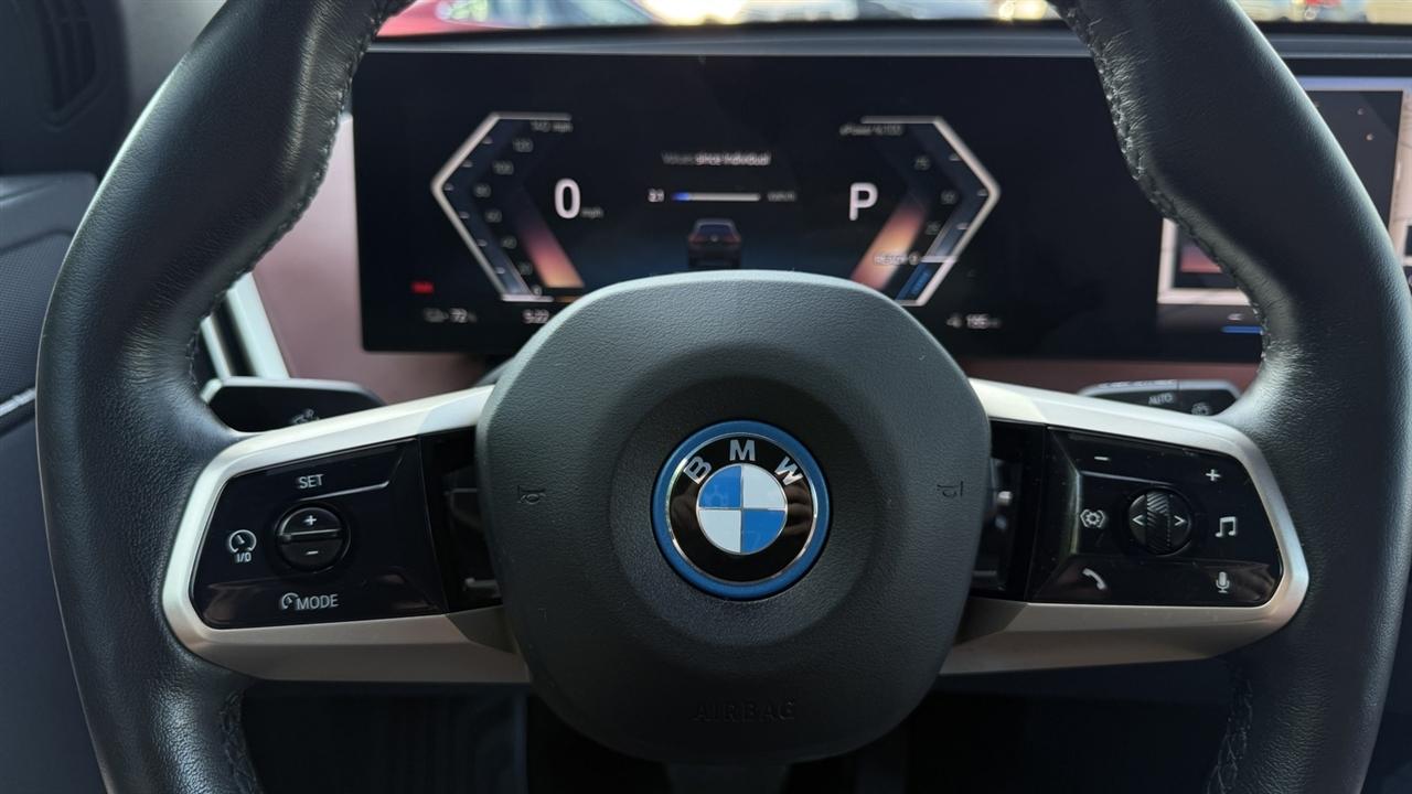 BMW iX photo 37