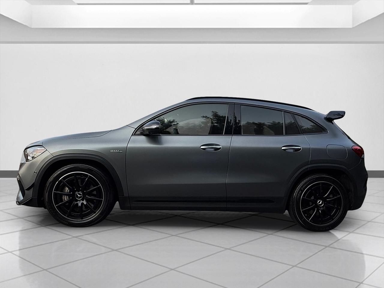 Mercedes-Benz GLA-Class photo 2