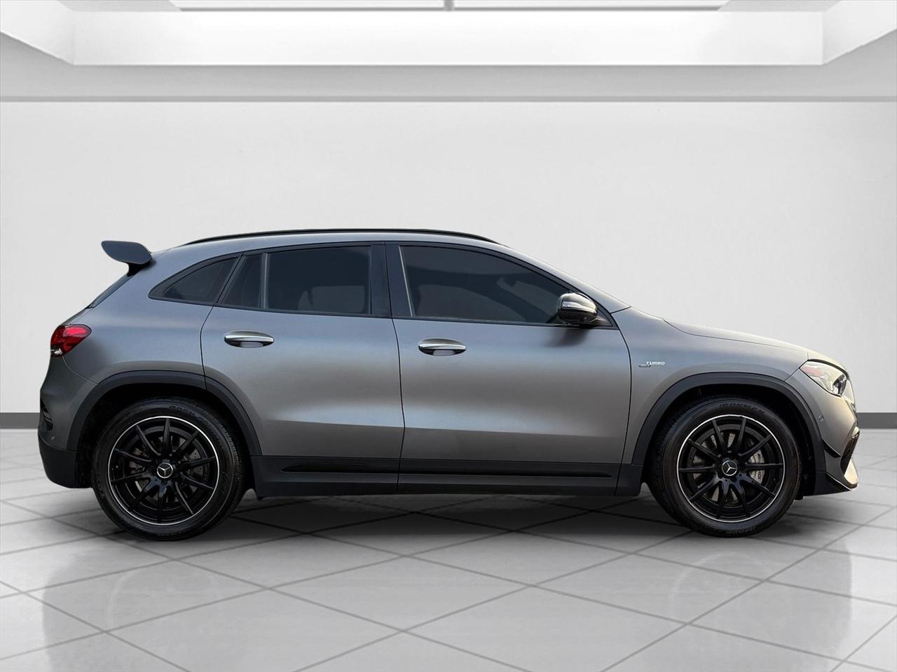 Mercedes-Benz GLA-Class photo 6