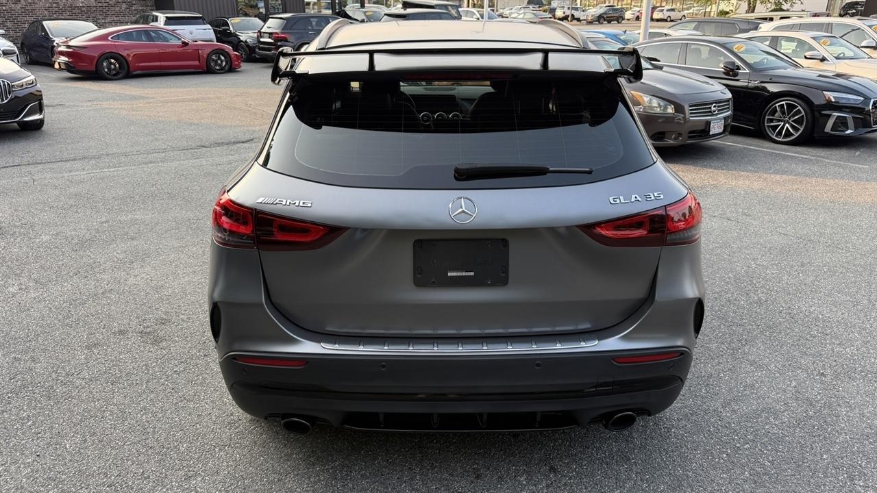 Mercedes-Benz GLA-Class photo 16