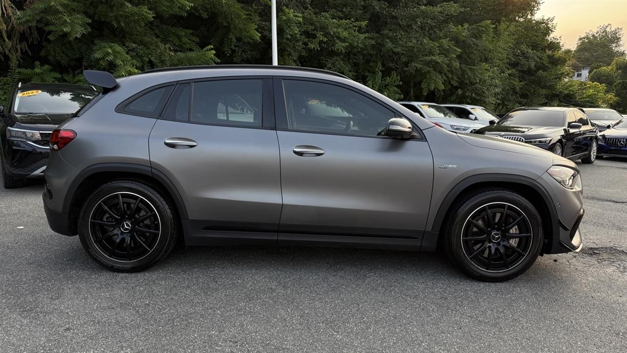 Mercedes-Benz GLA-Class photo 19