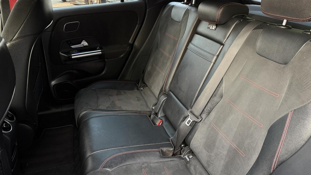Mercedes-Benz GLA-Class photo 33