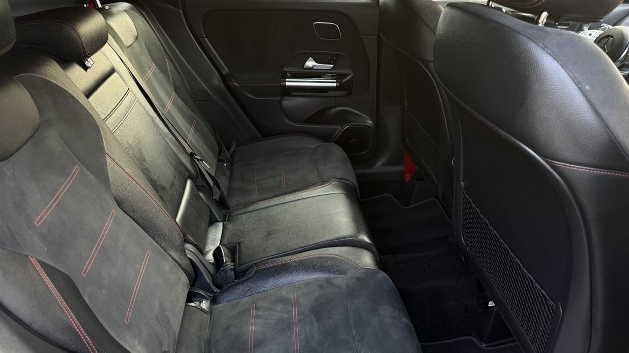 Mercedes-Benz GLA-Class photo 36