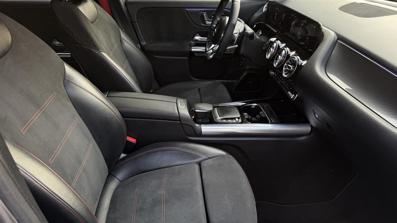 Mercedes-Benz GLA-Class photo 43
