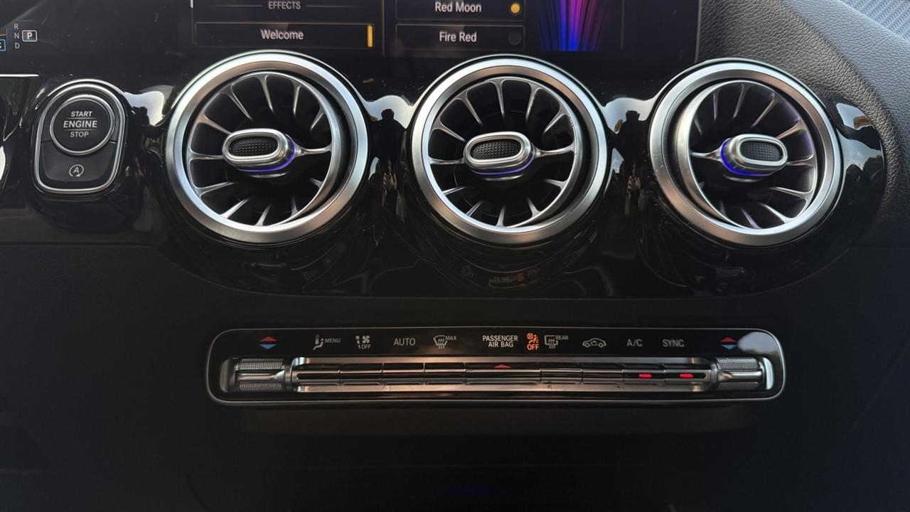 Mercedes-Benz GLA-Class photo 59
