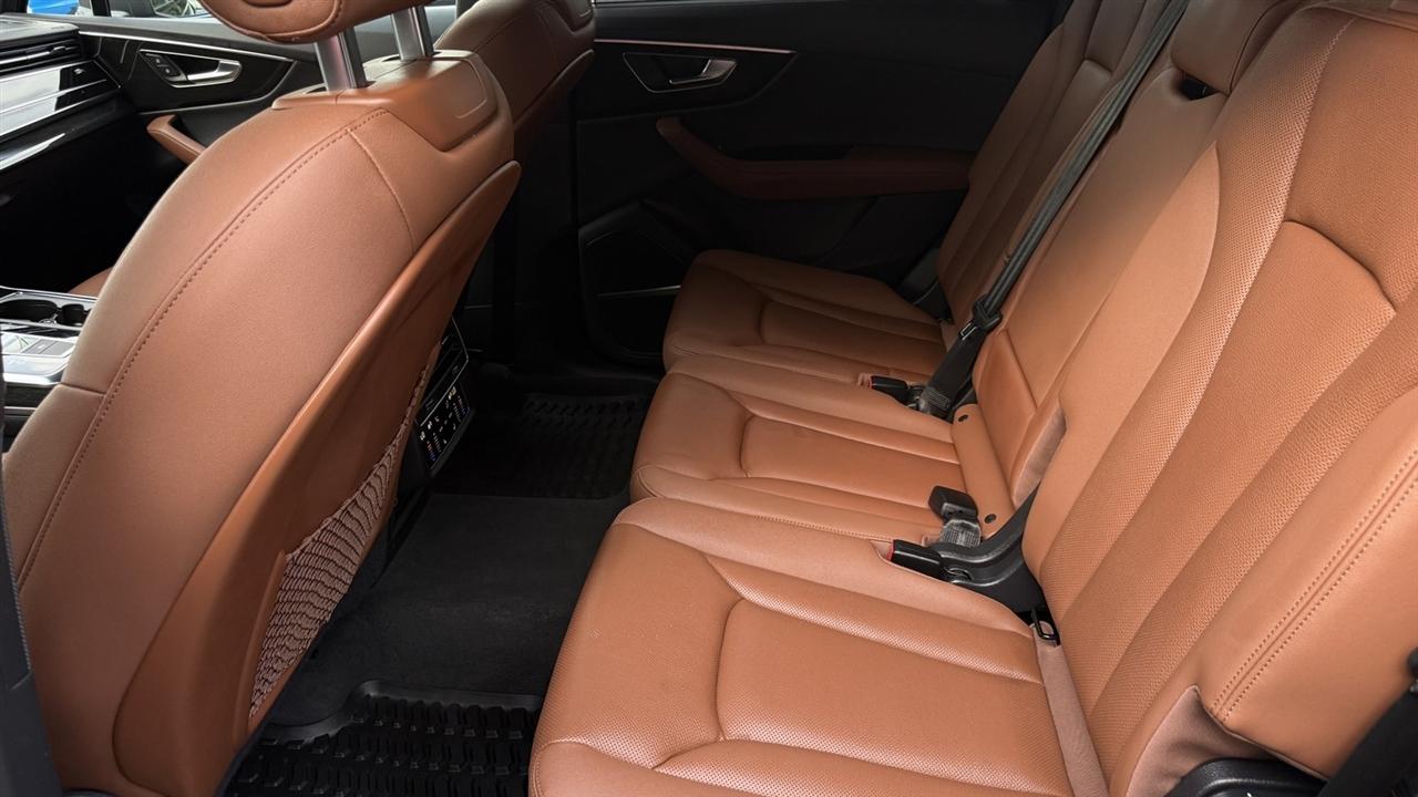 Audi Q7 photo 32