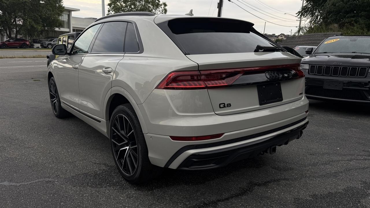 Audi Q8 photo 11