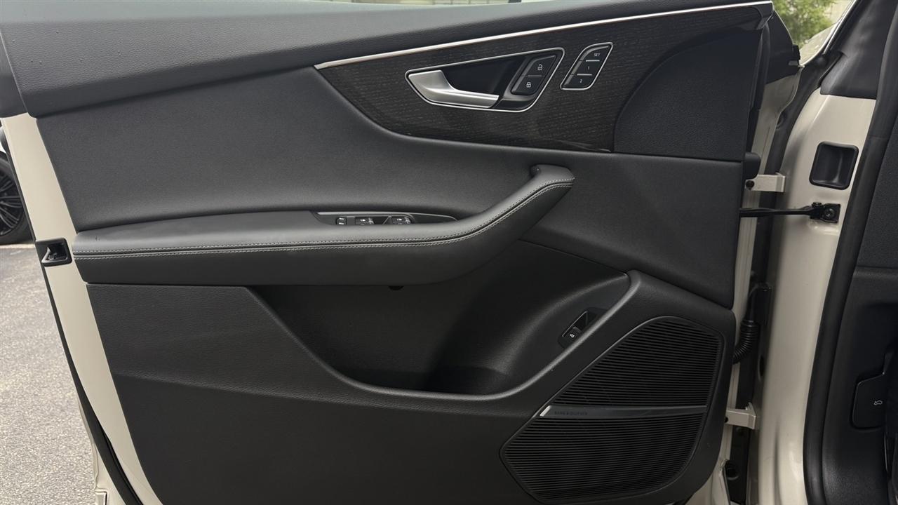 Audi Q8 photo 19