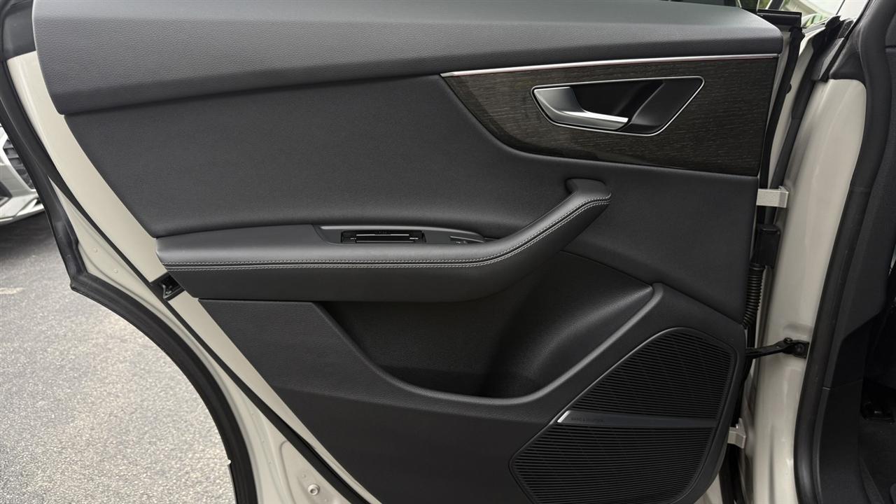 Audi Q8 photo 23