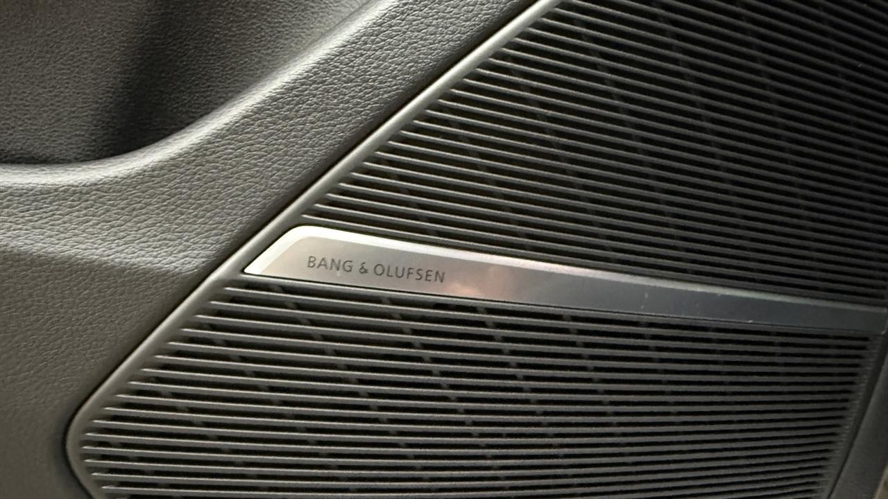 Audi Q8 photo 24