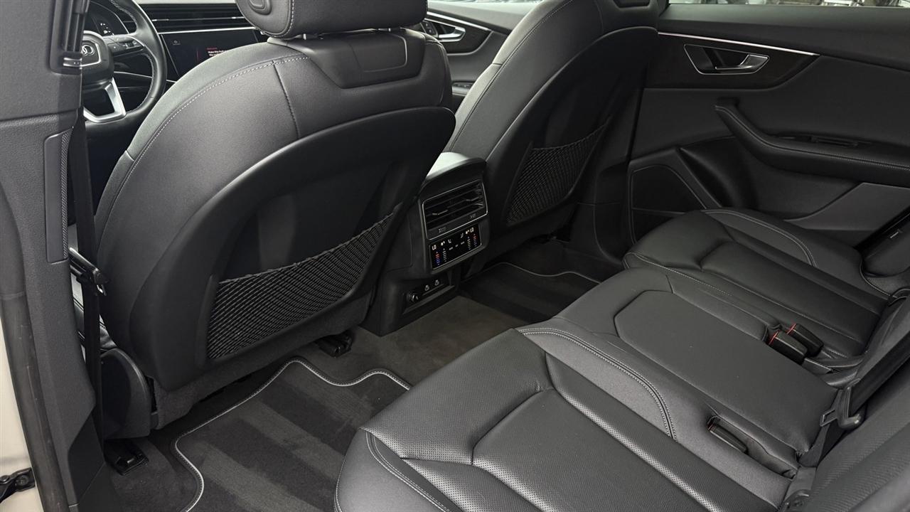 Audi Q8 photo 26
