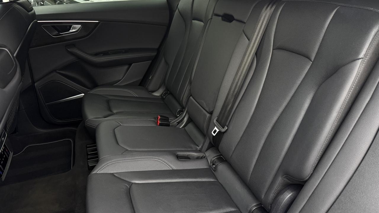 Audi Q8 photo 27