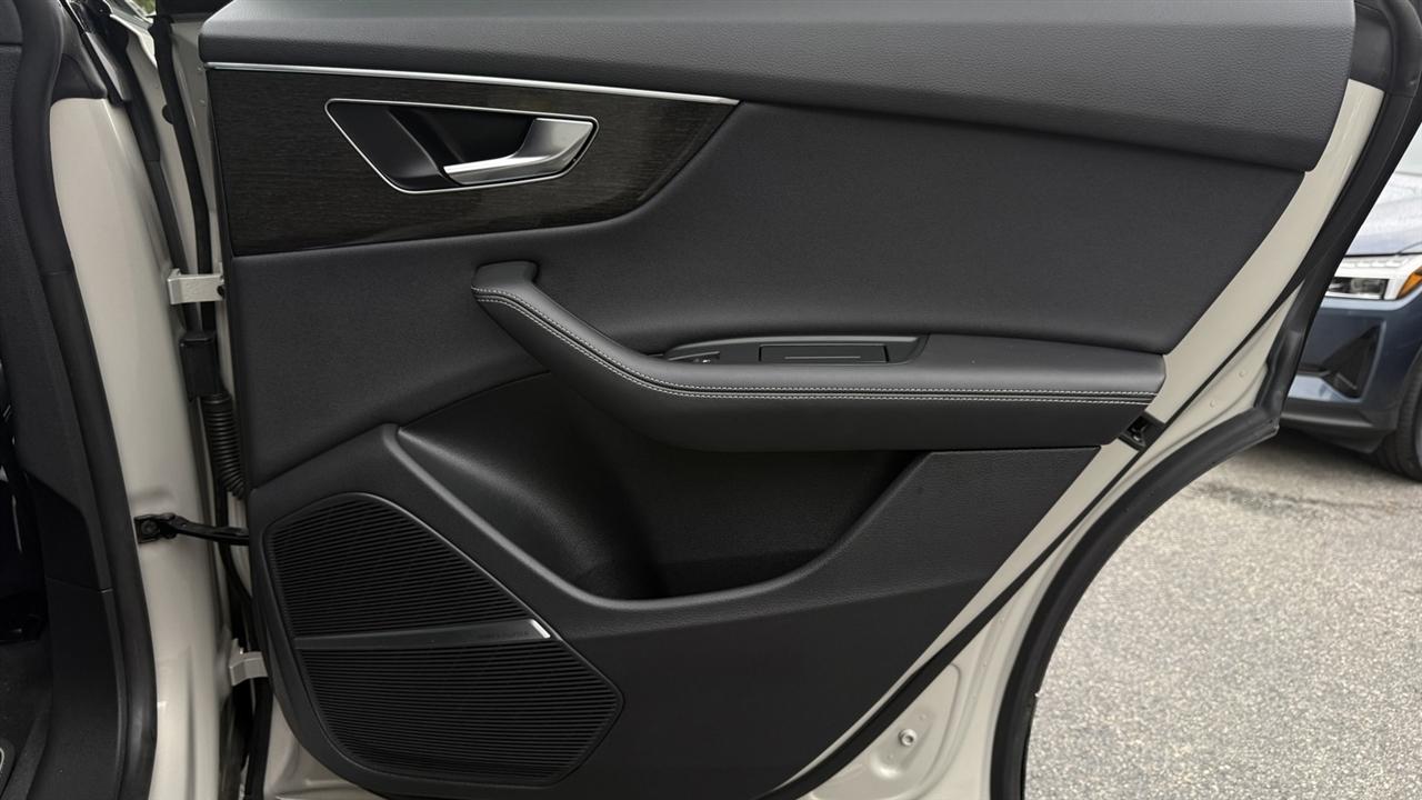 Audi Q8 photo 29