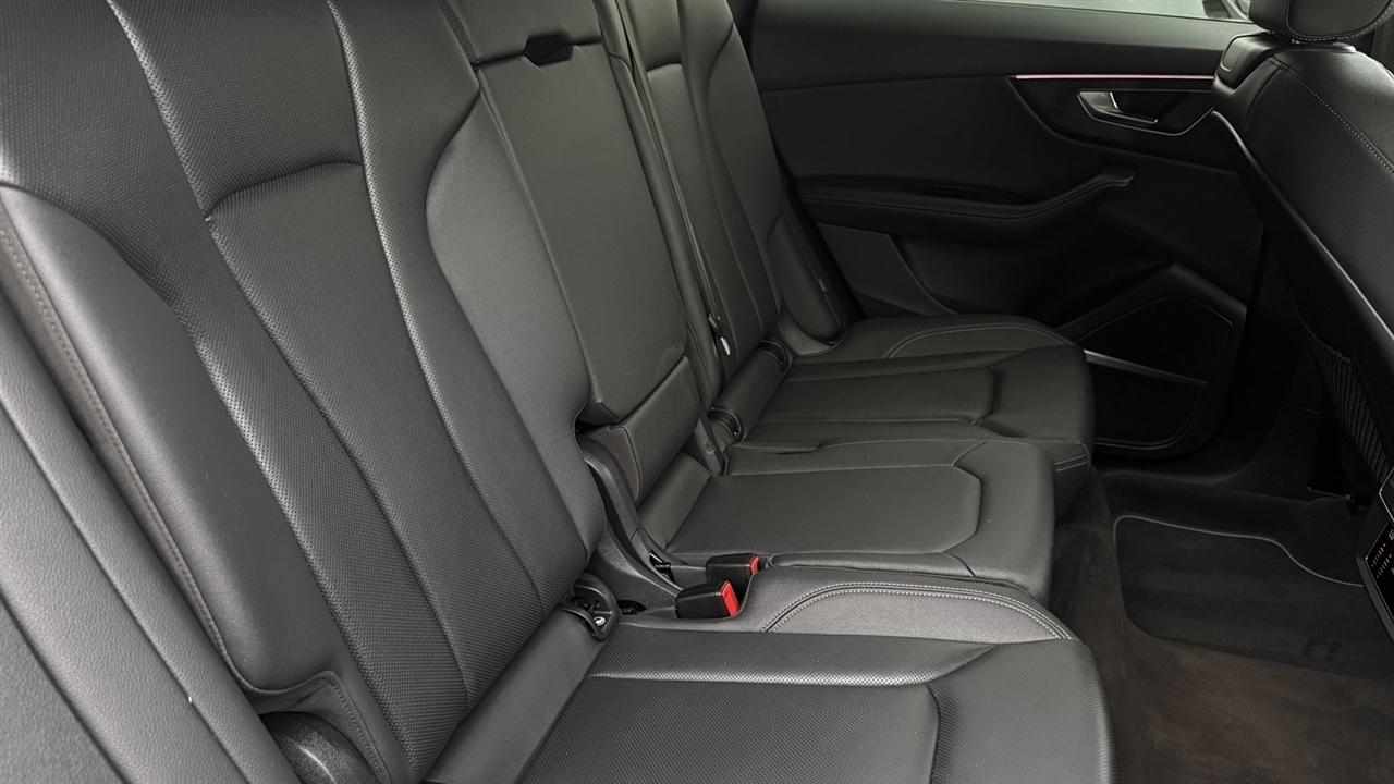 Audi Q8 photo 32