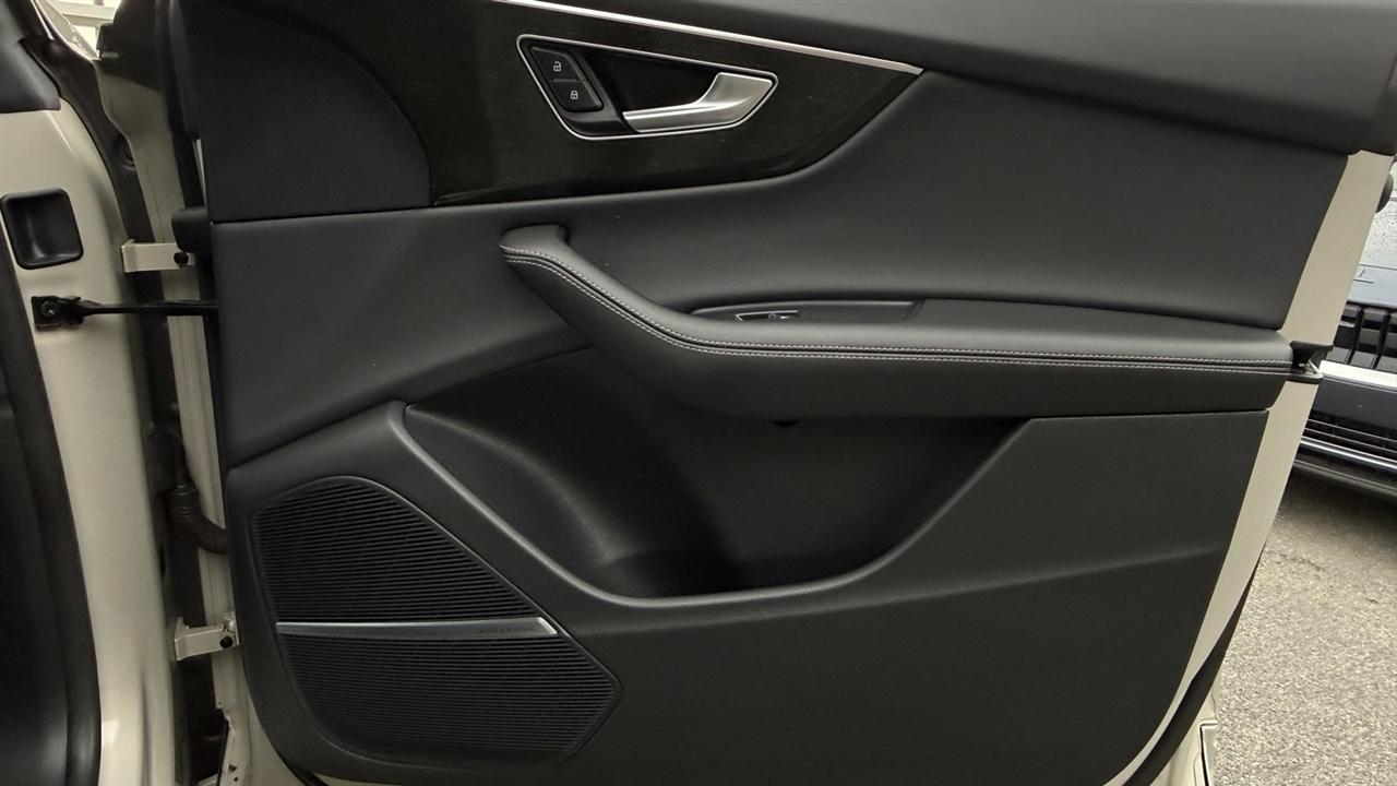 Audi Q8 photo 35