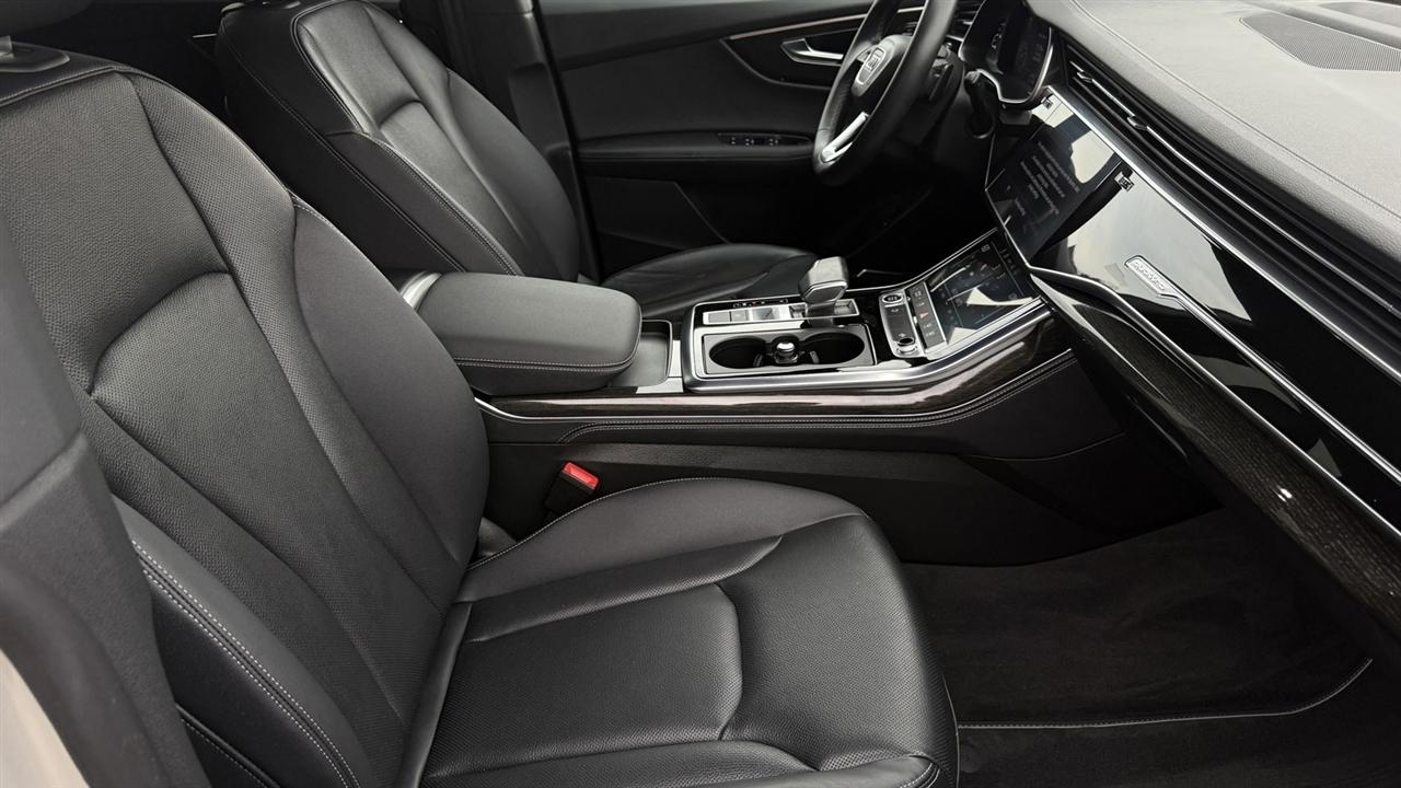 Audi Q8 photo 36