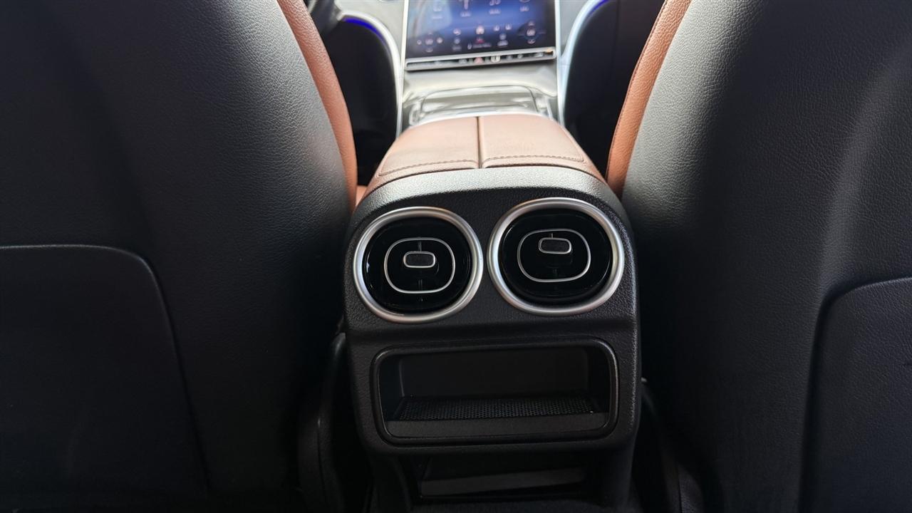 Mercedes-Benz C-Class photo 39