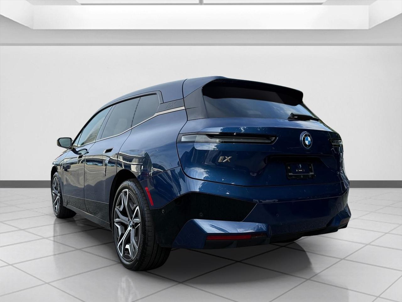 BMW iX photo 3