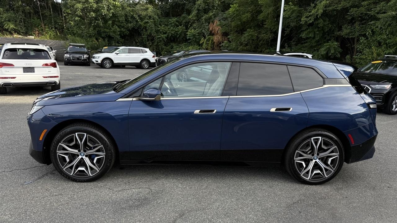 BMW iX photo 12