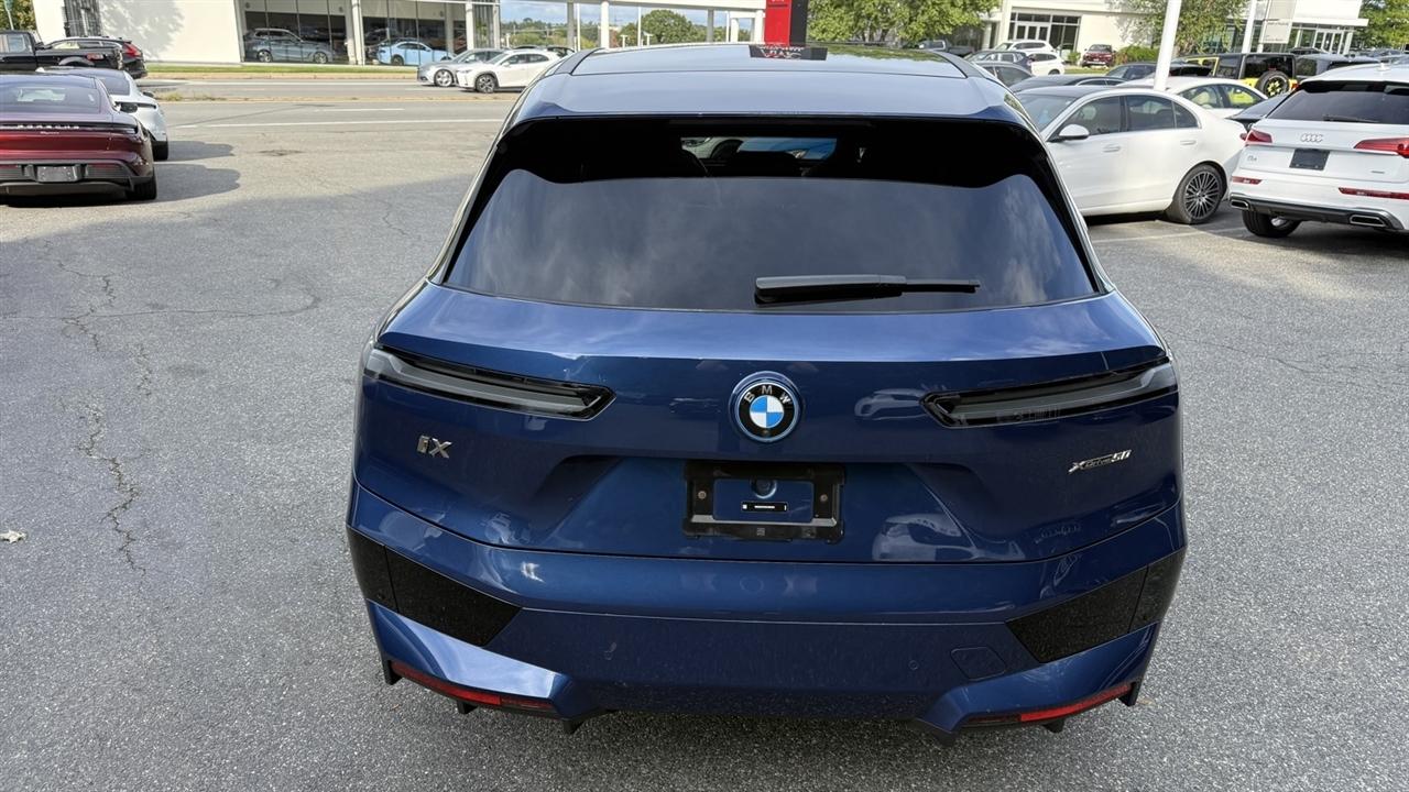 BMW iX photo 16