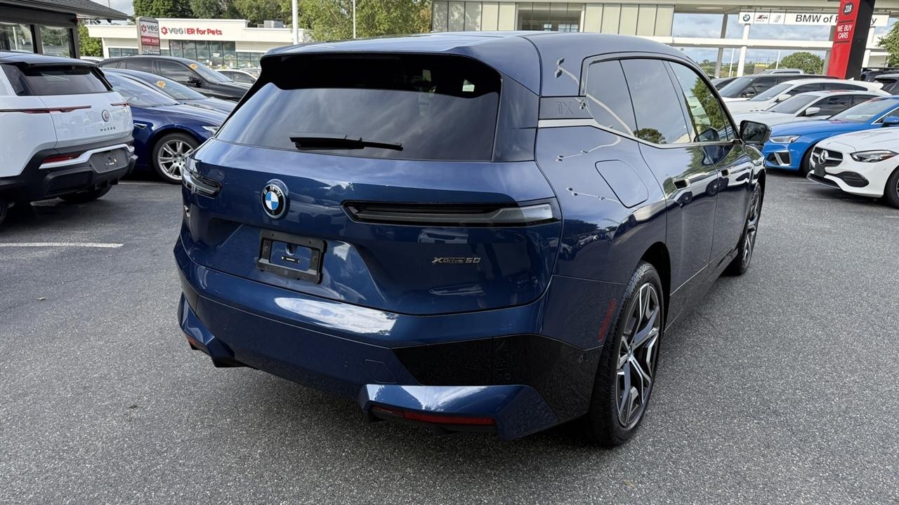BMW iX photo 17