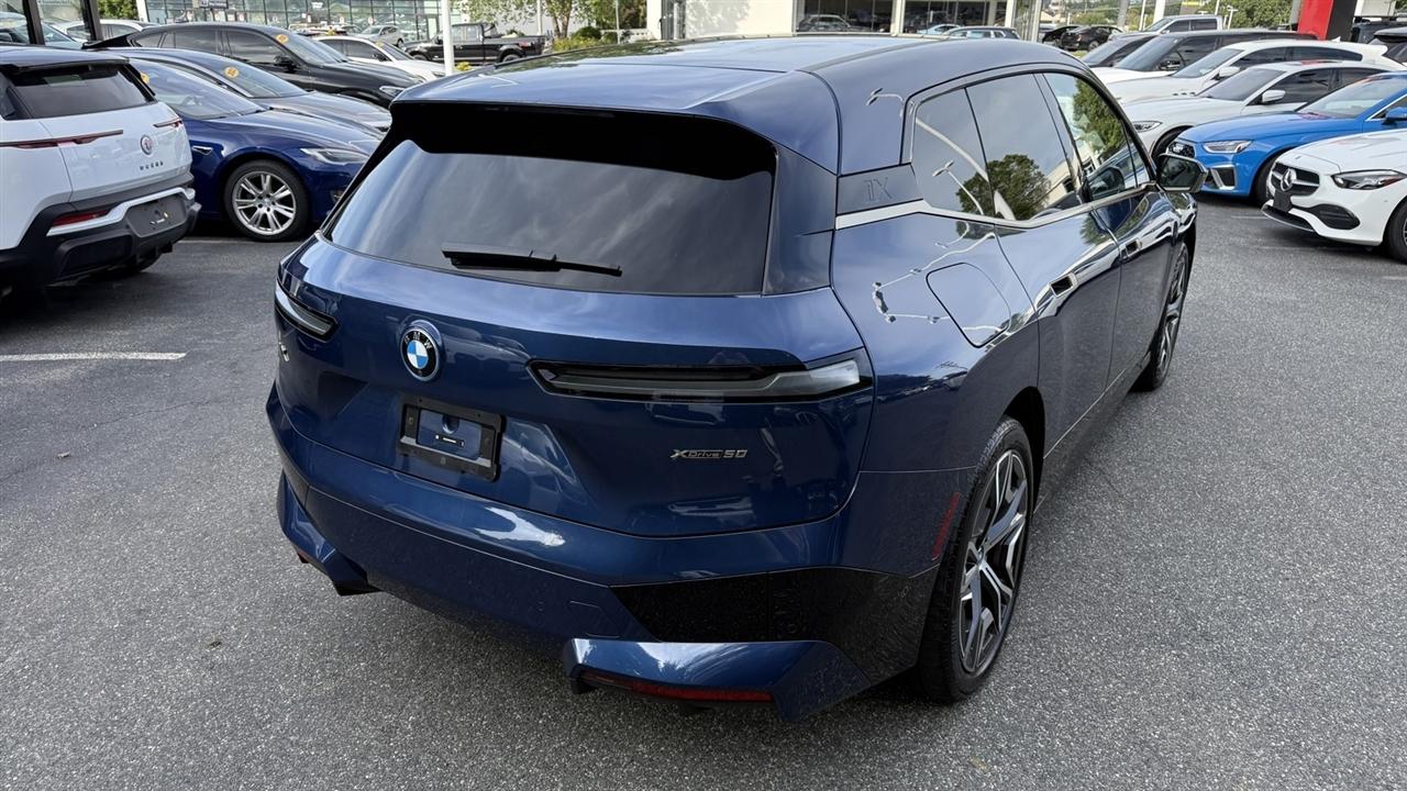 BMW iX photo 18