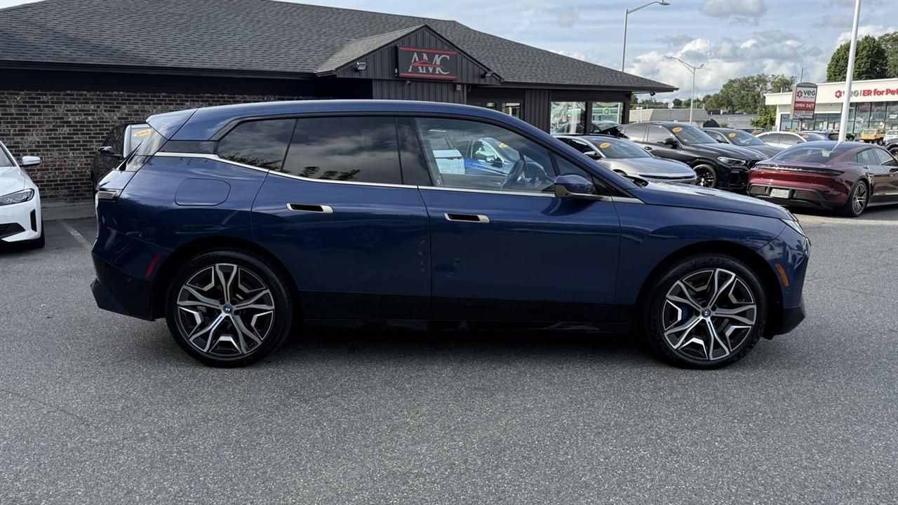 BMW iX photo 19
