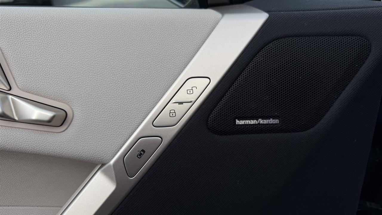 BMW iX photo 26