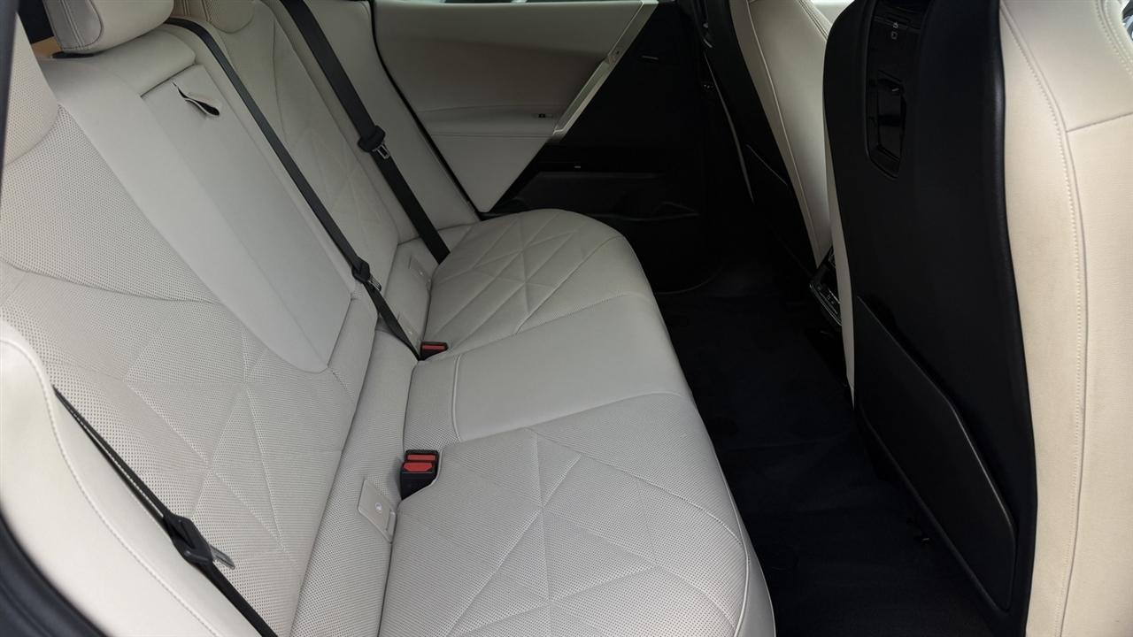 BMW iX photo 36