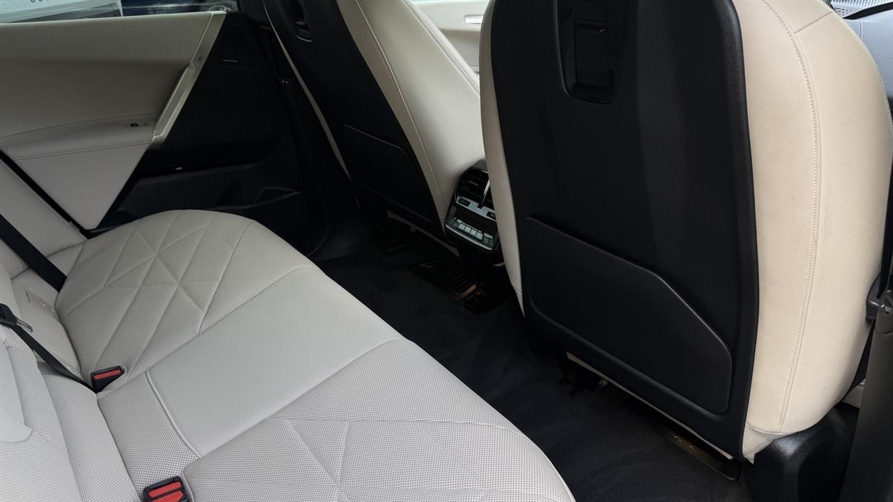 BMW iX photo 37