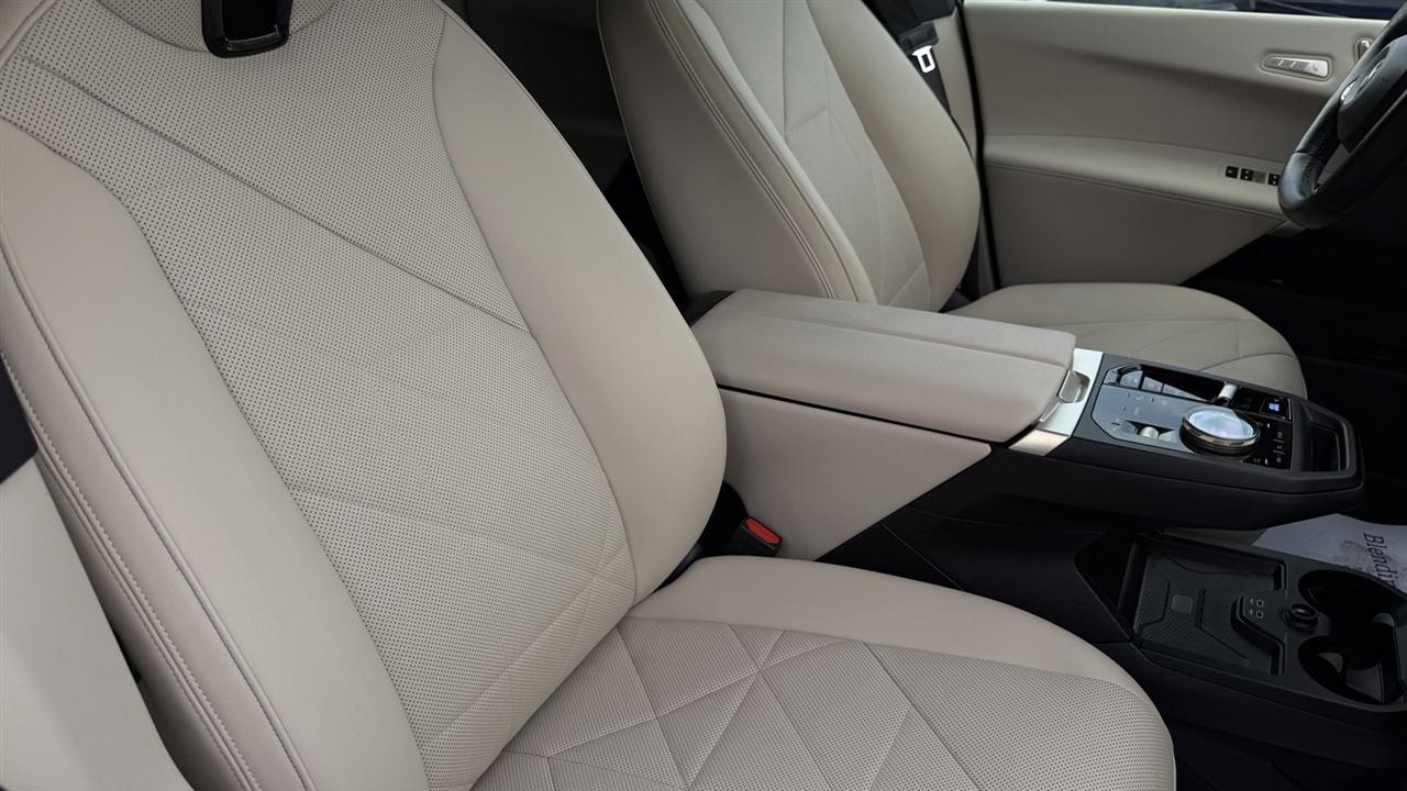 BMW iX photo 45