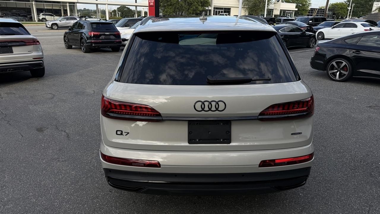 Audi Q7 photo 11