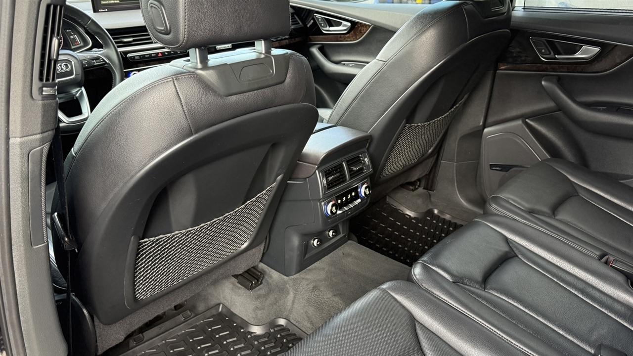 Audi Q7 photo 33
