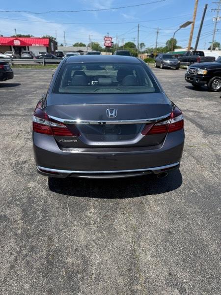 2017 Honda Accord LX - Photo 5