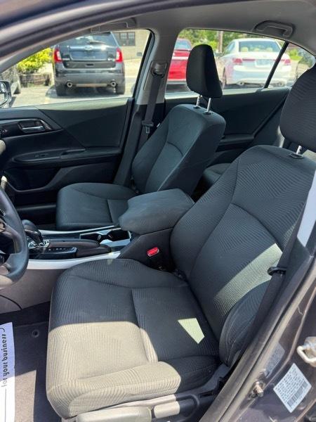 2017 Honda Accord LX - Photo 9