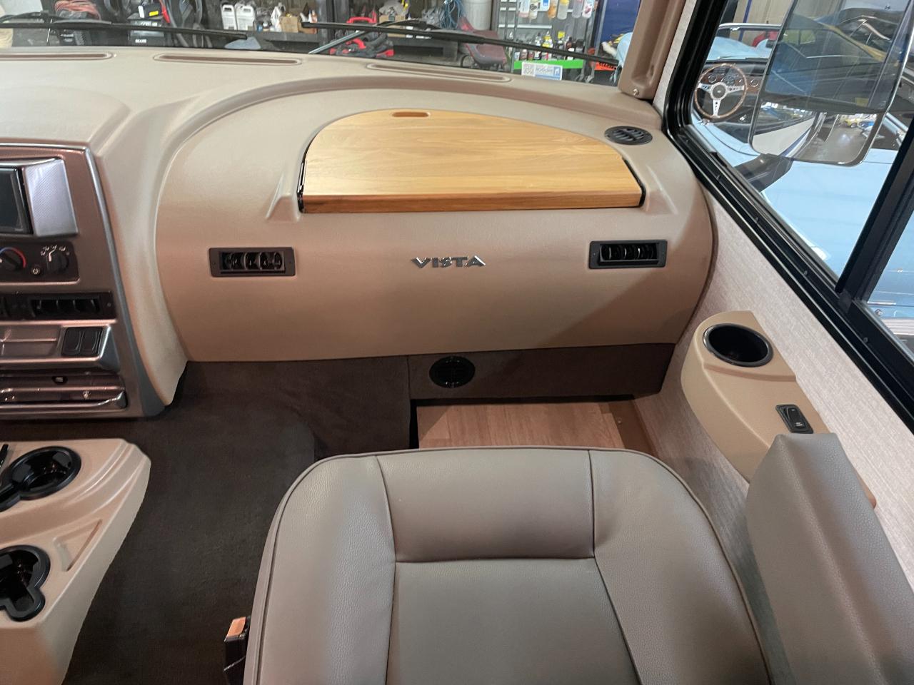 Winnebago Vista  2020