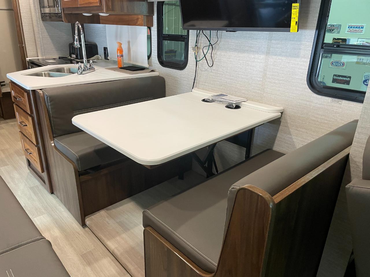 Winnebago Vista  2020