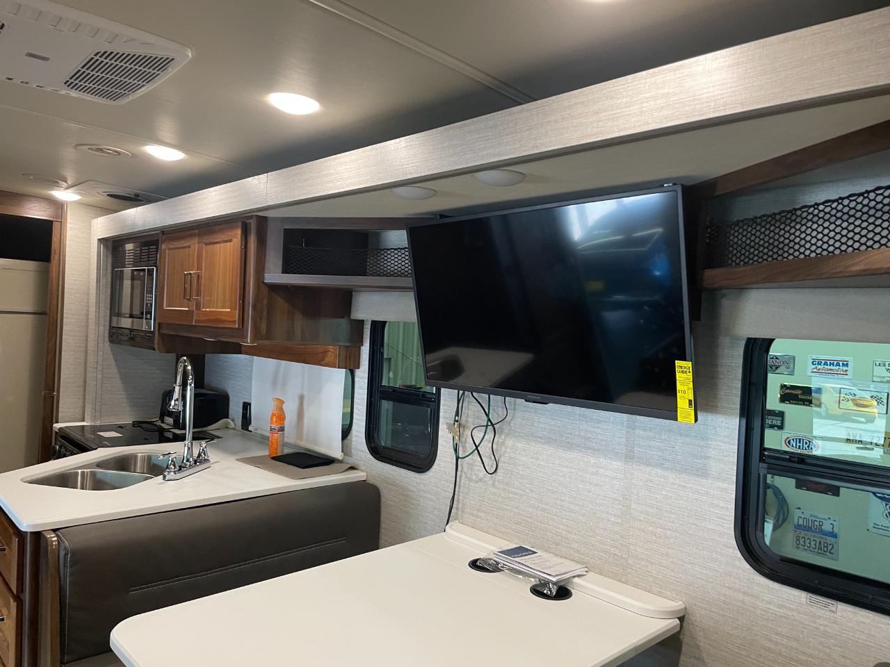 Winnebago Vista  2020