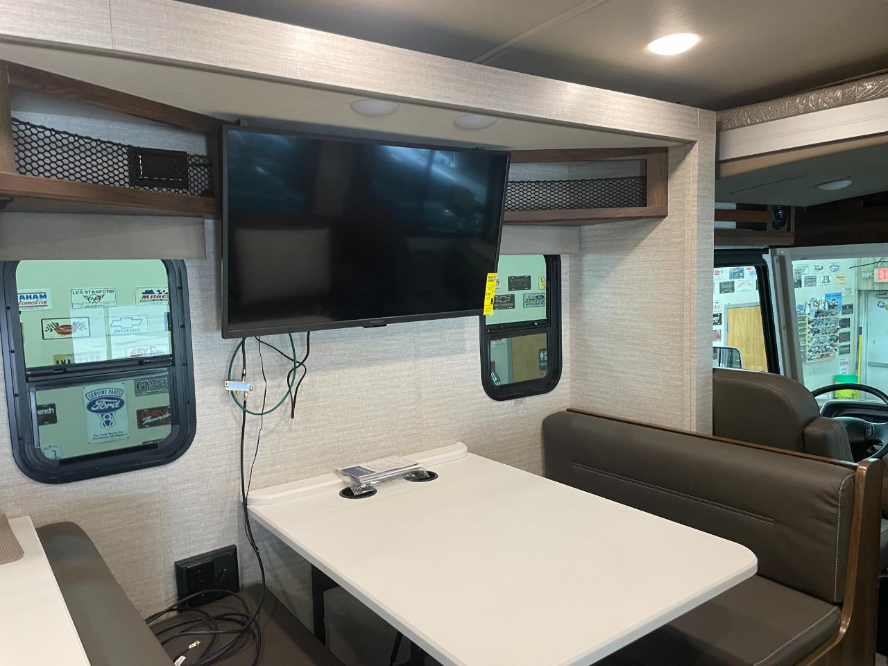 Winnebago Vista  2020