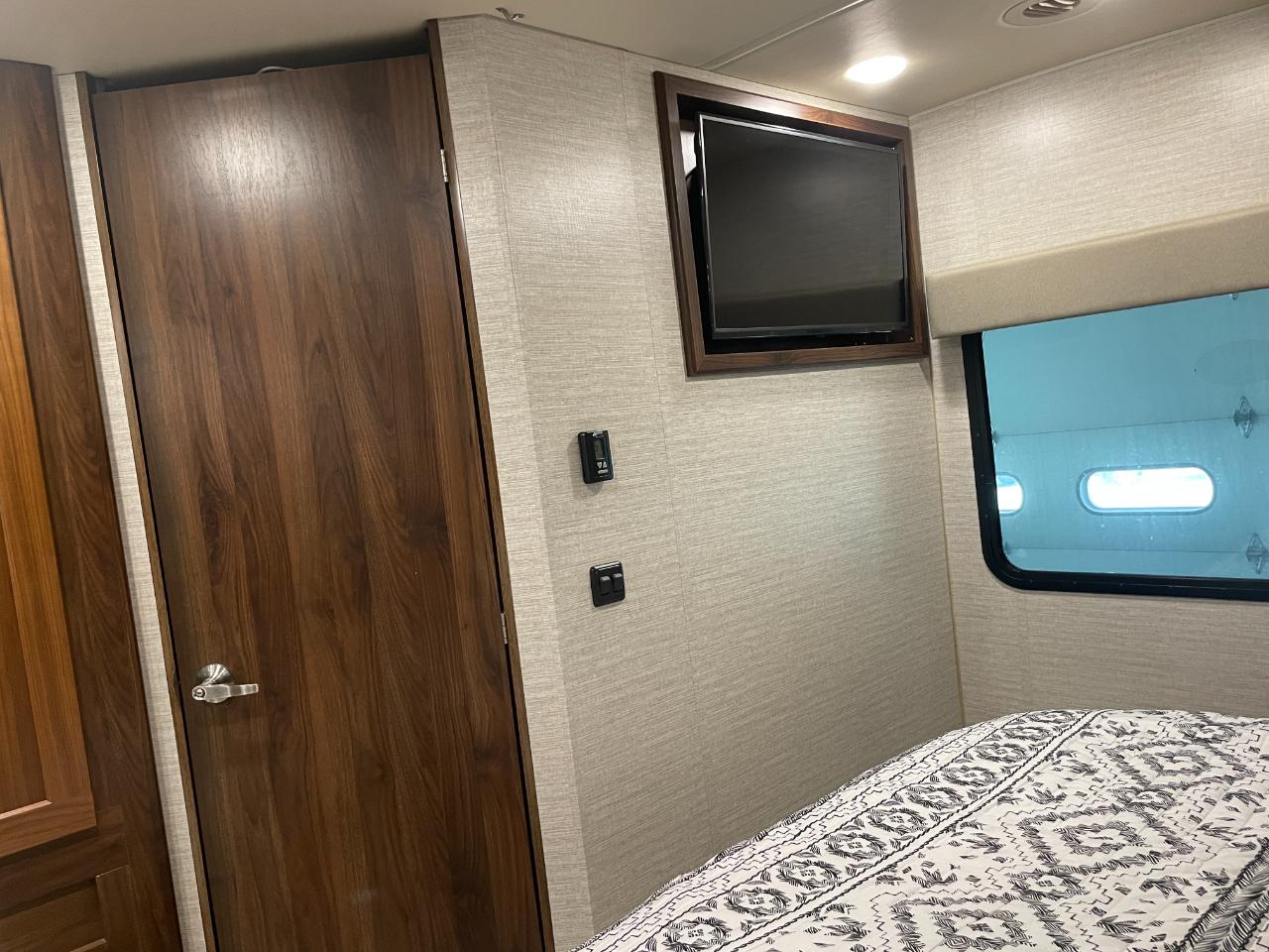 Winnebago Vista  2020