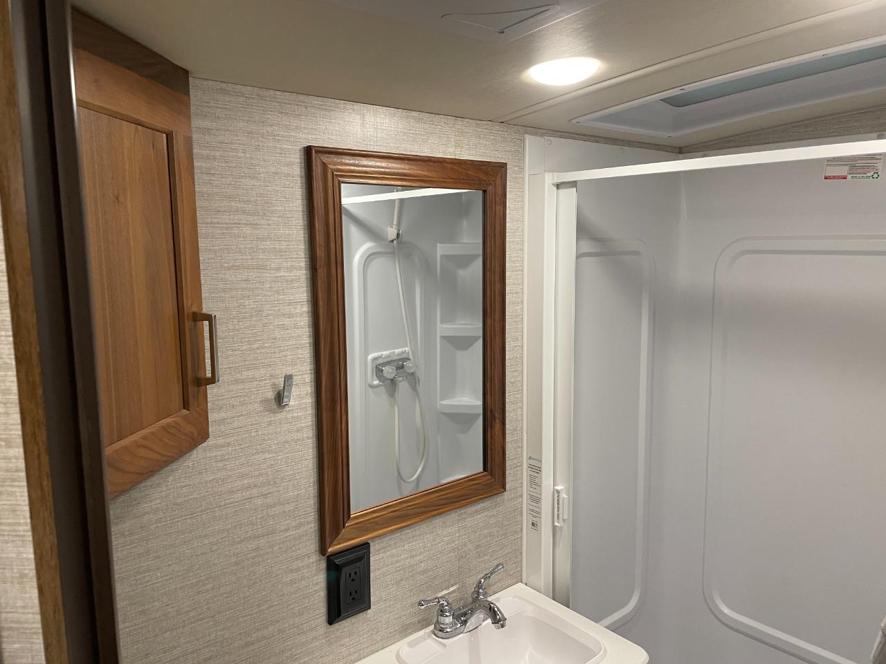 Winnebago Vista  2020