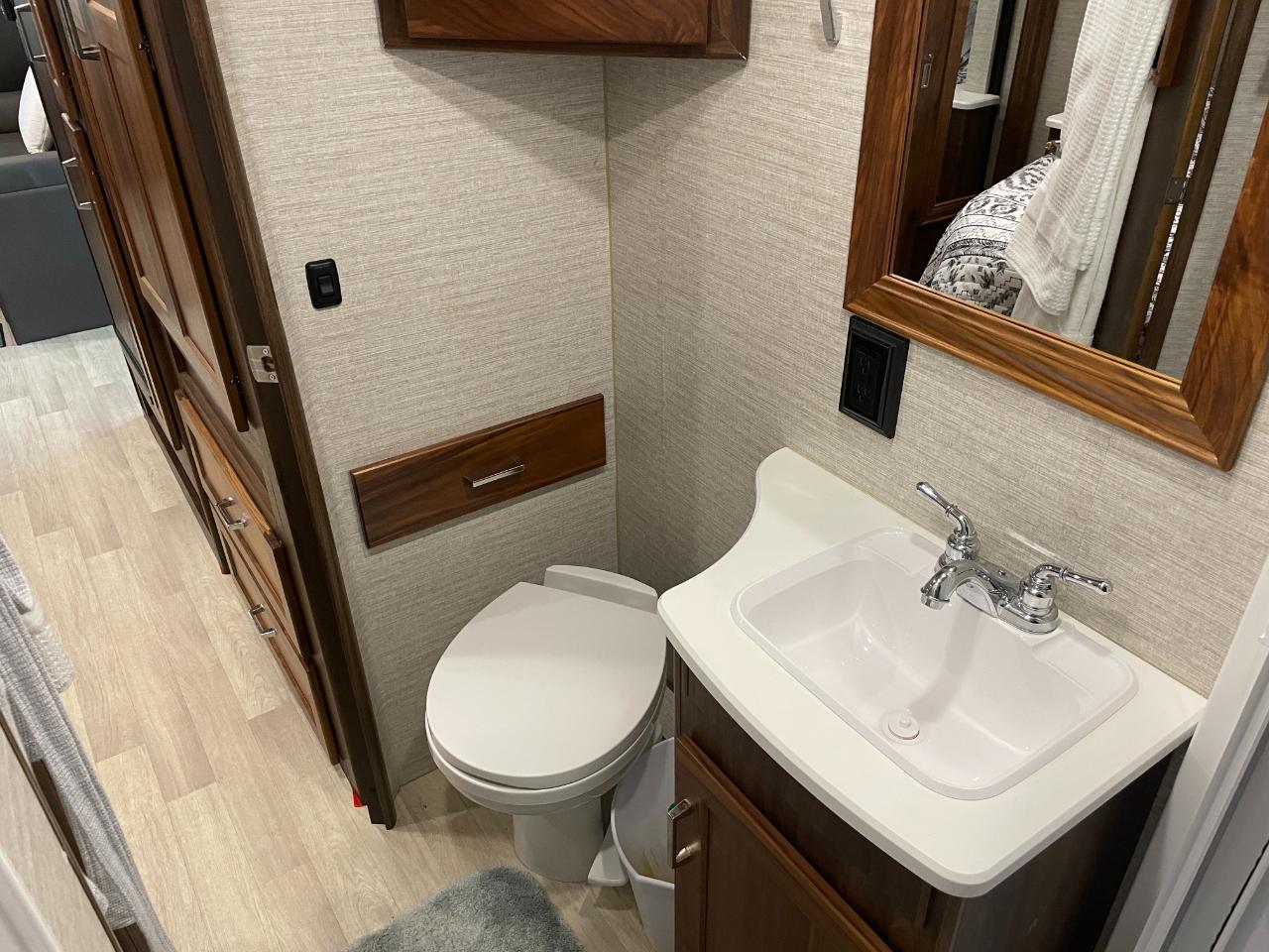 Winnebago Vista  2020