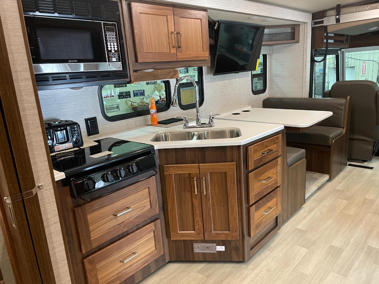 Winnebago Vista  2020