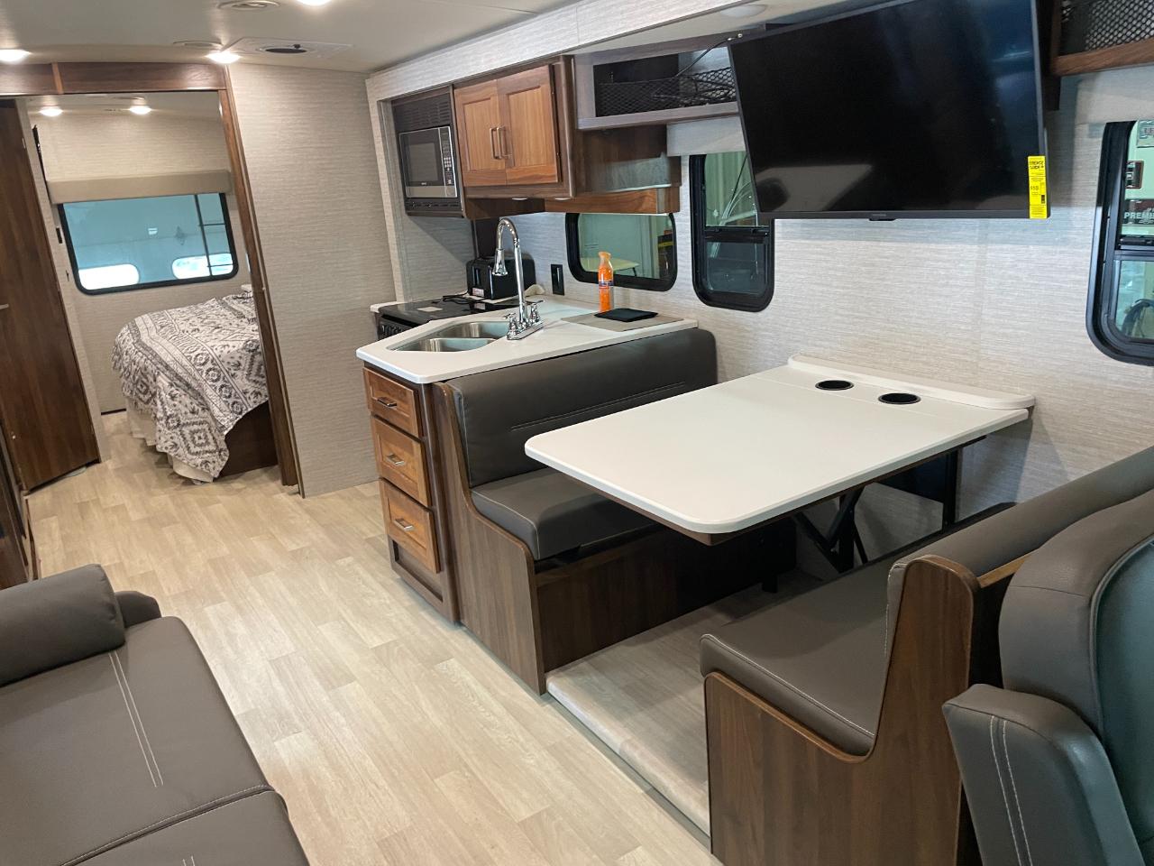 Winnebago Vista  2020