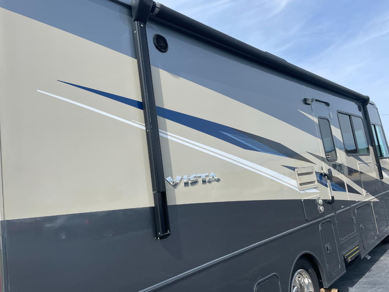 Winnebago Vista  2020