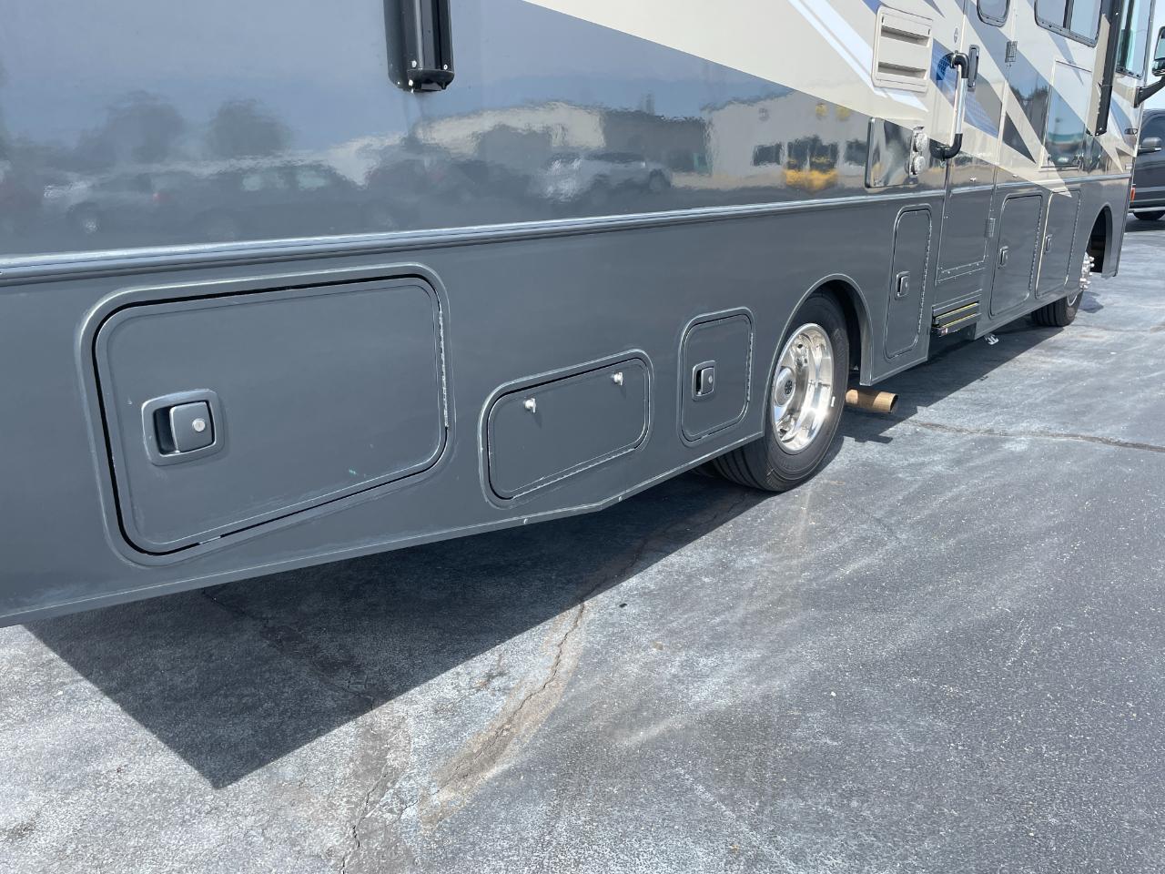 Winnebago Vista  2020