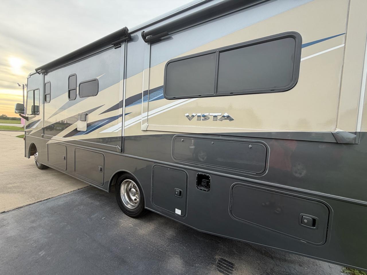 Winnebago Vista  2020